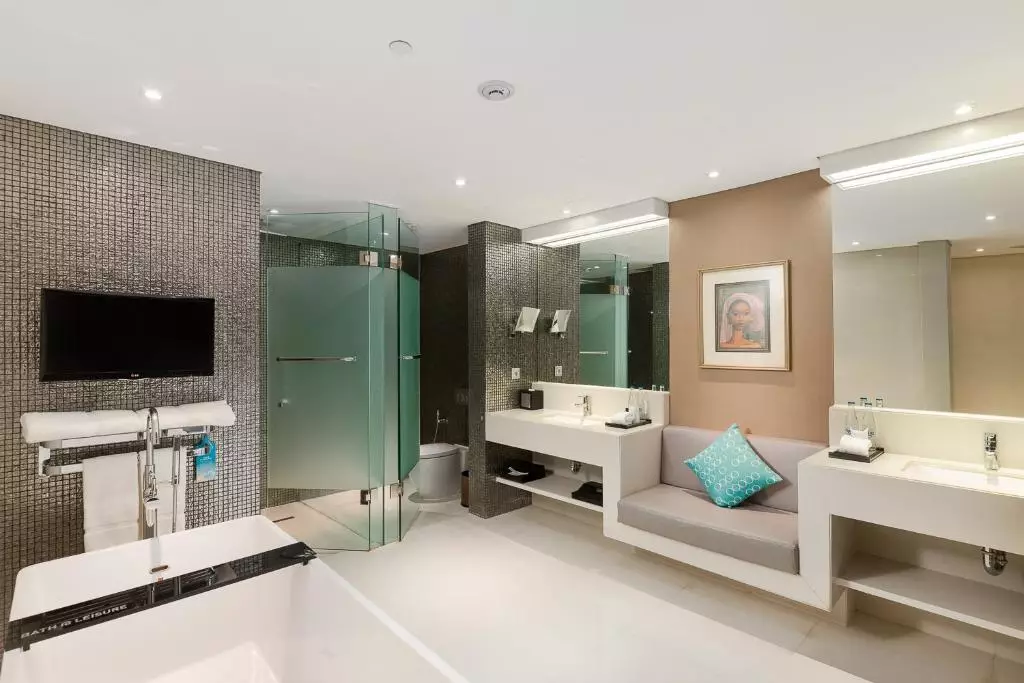 Double Six Hotel